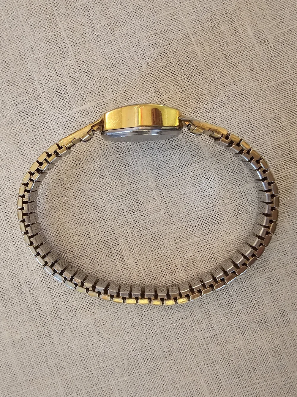 Vintage Armitron Quartz Women's Gold Tone Oval Analog Watch- For Parts /Repair